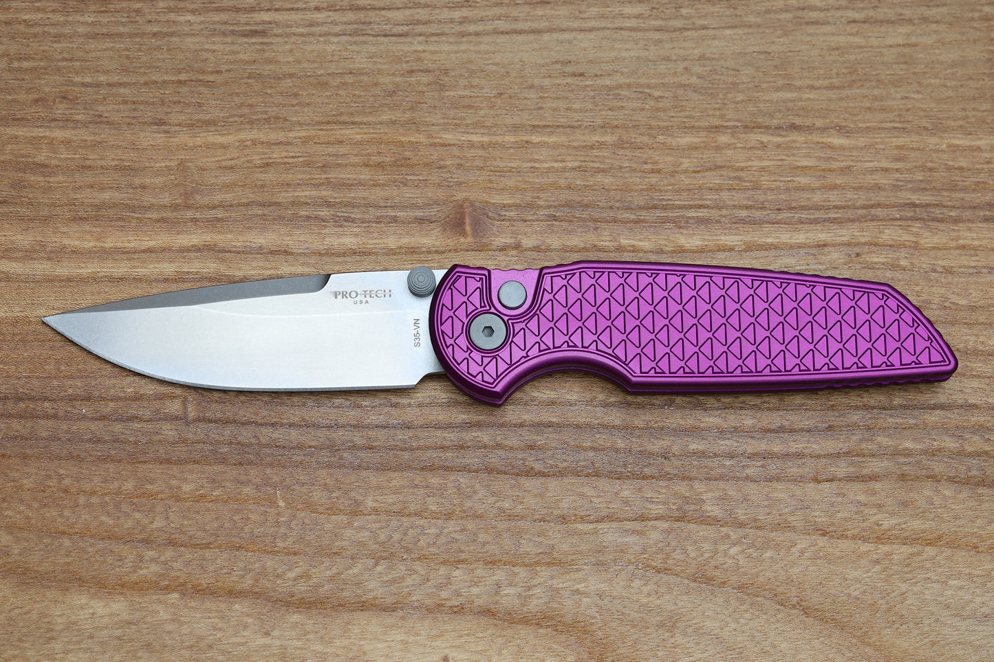 PRO-TECH TR-3 INTEGRITY - INT105-PURPLE - PURPLE "RELIC" TEXTURED ALUMINUM HANDLE - STONEWASH S35VN BLADE