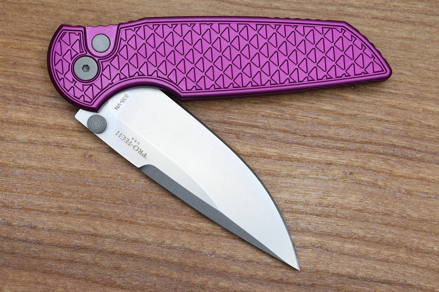 PRO-TECH TR-3 INTEGRITY - INT105-PURPLE - PURPLE "RELIC" TEXTURED ALUMINUM HANDLE - STONEWASH S35VN BLADE