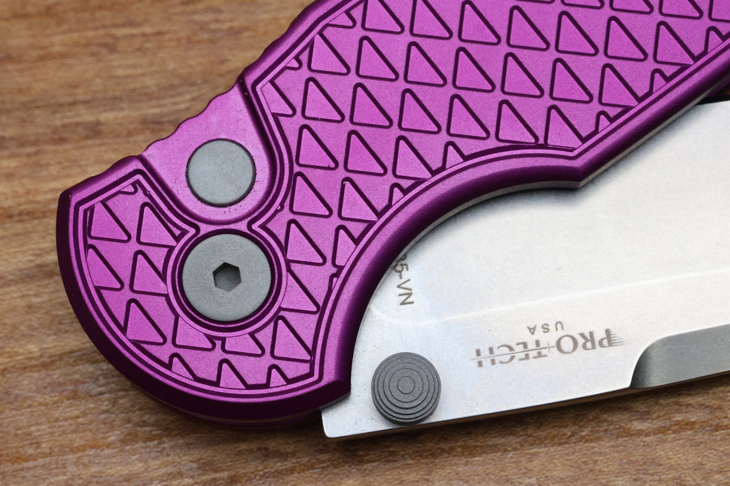 PRO-TECH TR-3 INTEGRITY - INT105-PURPLE - PURPLE "RELIC" TEXTURED ALUMINUM HANDLE - STONEWASH S35VN BLADE