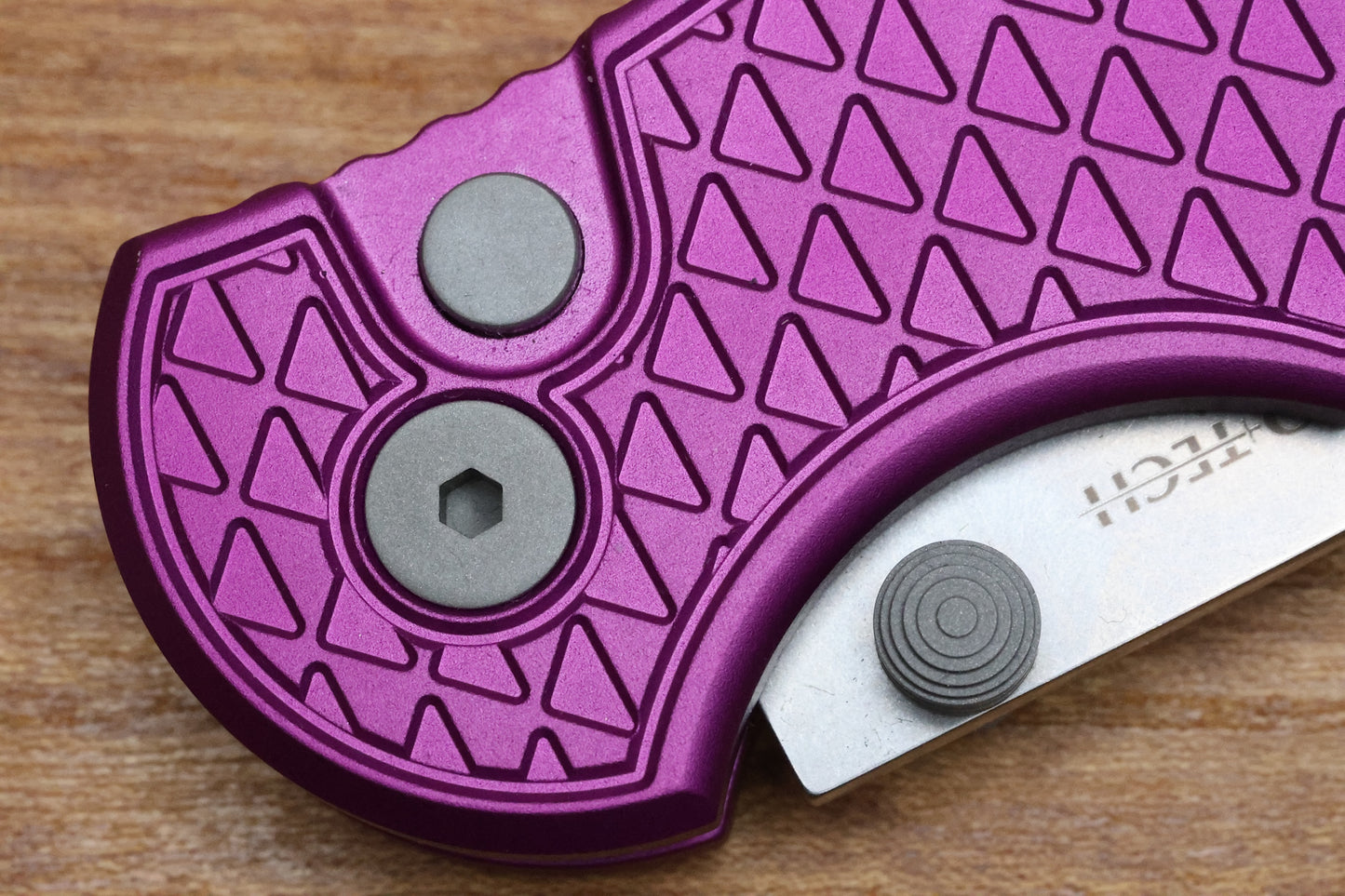 PRO-TECH TR-3 INTEGRITY - INT105-PURPLE - PURPLE "RELIC" TEXTURED ALUMINUM HANDLE - STONEWASH S35VN BLADE