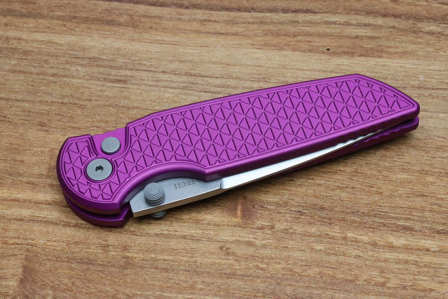 PRO-TECH TR-3 INTEGRITY - INT105-PURPLE - PURPLE "RELIC" TEXTURED ALUMINUM HANDLE - STONEWASH S35VN BLADE