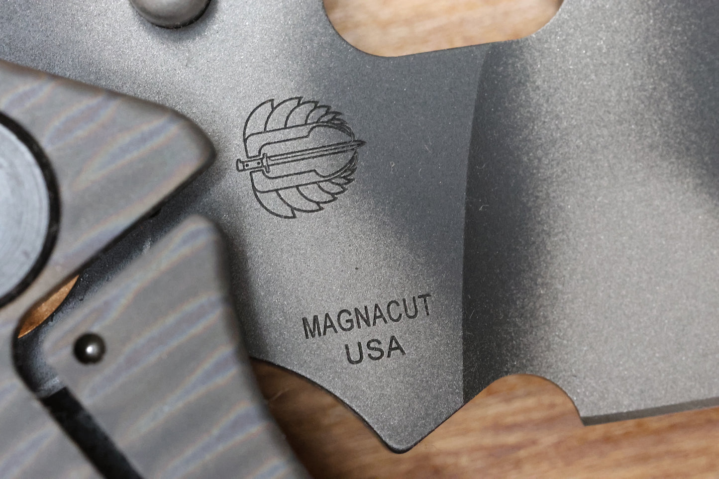 STRIDER KNIVES SMF - TIGER STRIPE MAGNACUT