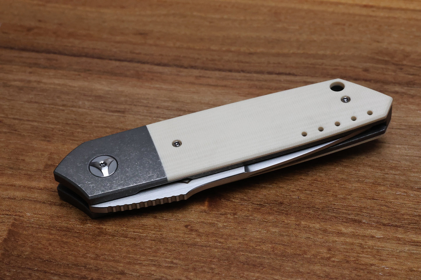 MECHFORCE PETER CAREY COLLAB ROADSTER W/ IVORY-G10 INLAID TITANIUM HANDLE & M390