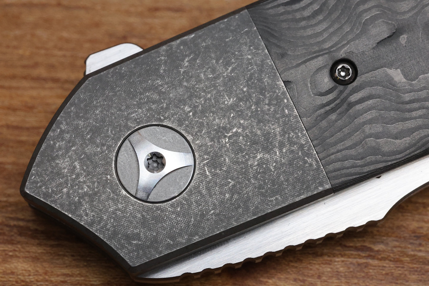 MECHFORCE PETER CAREY COLLAB ROADSTER W/ BLACK DUNES FAT CARBON INLAID TITANIUM HANDLES & M390