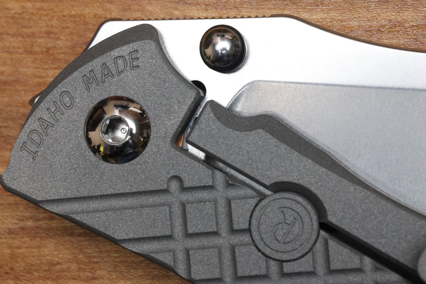 CHRIS REEVE KNIVES UMNUMZAAN - DROP POINT CPM MAGNACUT BLADE - TITANIUM HANDLE