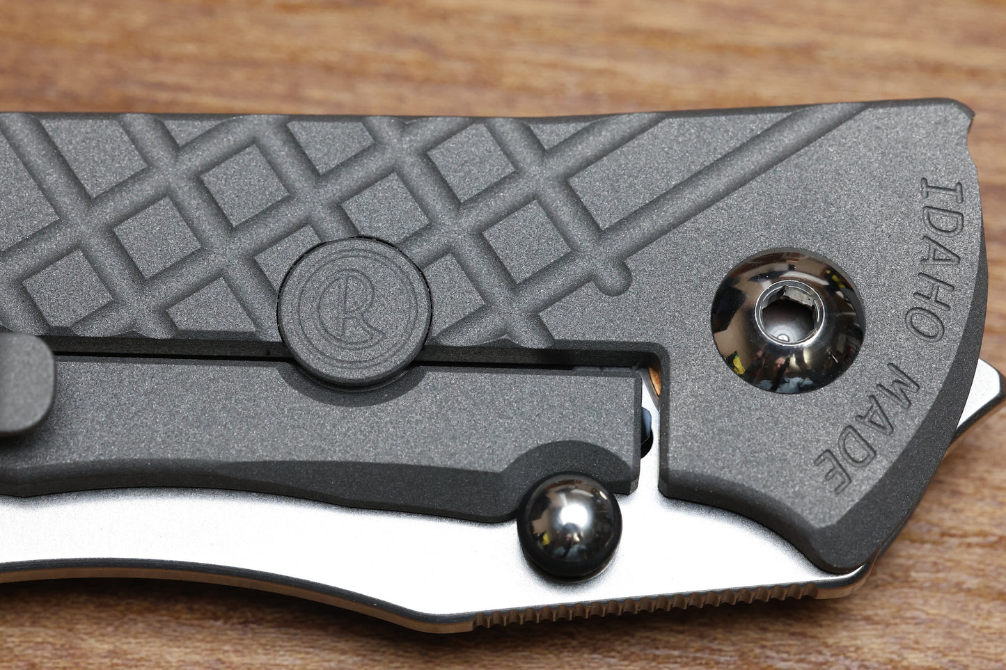 CHRIS REEVE KNIVES UMNUMZAAN - DROP POINT CPM MAGNACUT BLADE - TITANIUM HANDLE