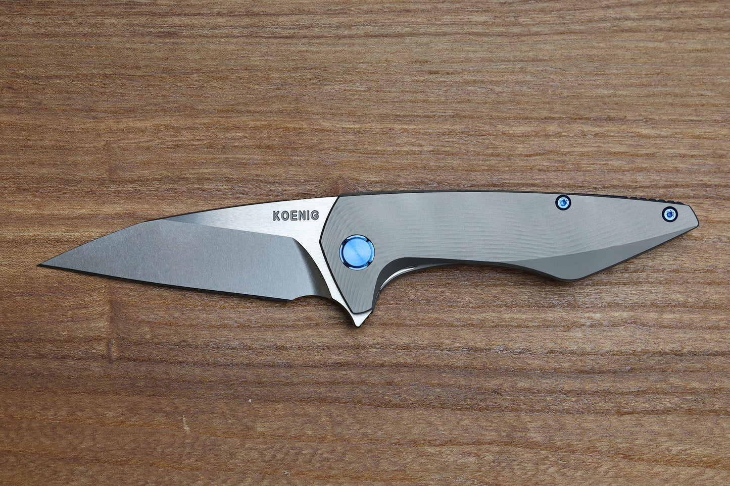 KOENIG MINI GOBLIN - SEA PATTERN TITANIUM HANDLE - BRIGHTWASHED W/ POLISHED FLATS M390 BLADE