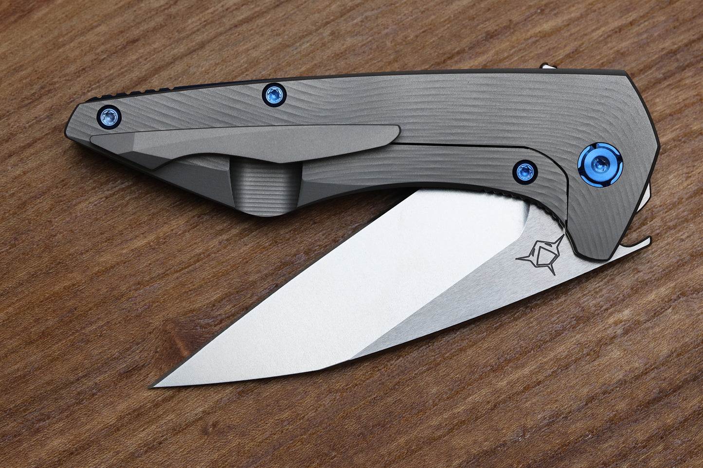 KOENIG MINI GOBLIN - SEA PATTERN TITANIUM HANDLE - BRIGHTWASHED W/ POLISHED FLATS M390 BLADE