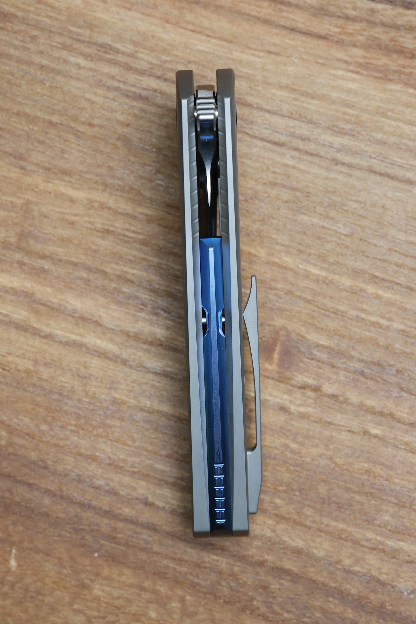 KOENIG MINI GOBLIN - SEA PATTERN TITANIUM HANDLE - BRIGHTWASHED W/ POLISHED FLATS M390 BLADE