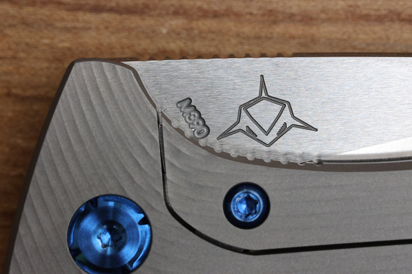 KOENIG MINI GOBLIN - SEA PATTERN TITANIUM HANDLE - BRIGHTWASHED W/ POLISHED FLATS M390 BLADE