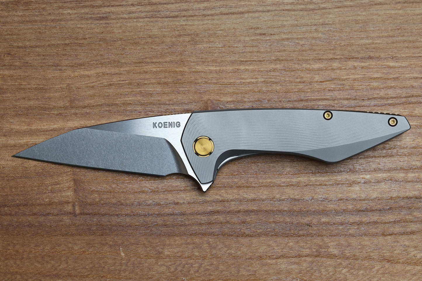 KOENIG MINI GOBLIN - SEA PATTERN TITANIUM HANDLE - BRIGHTWASHED W/ POLISHED FLATS M390 BLADE
