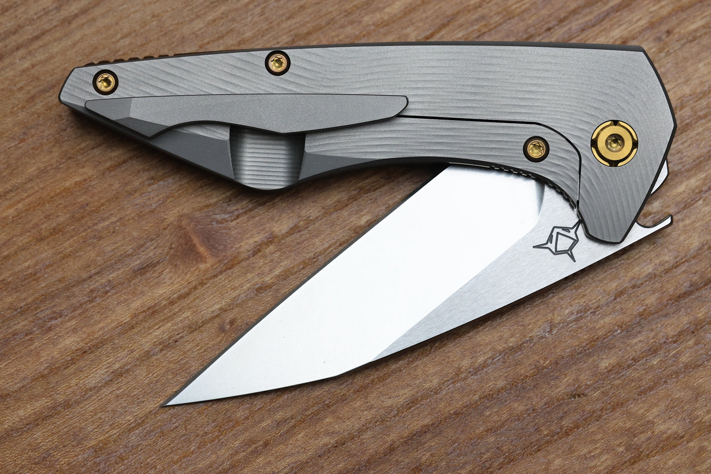 KOENIG MINI GOBLIN - SEA PATTERN TITANIUM HANDLE - BRIGHTWASHED W/ POLISHED FLATS M390 BLADE