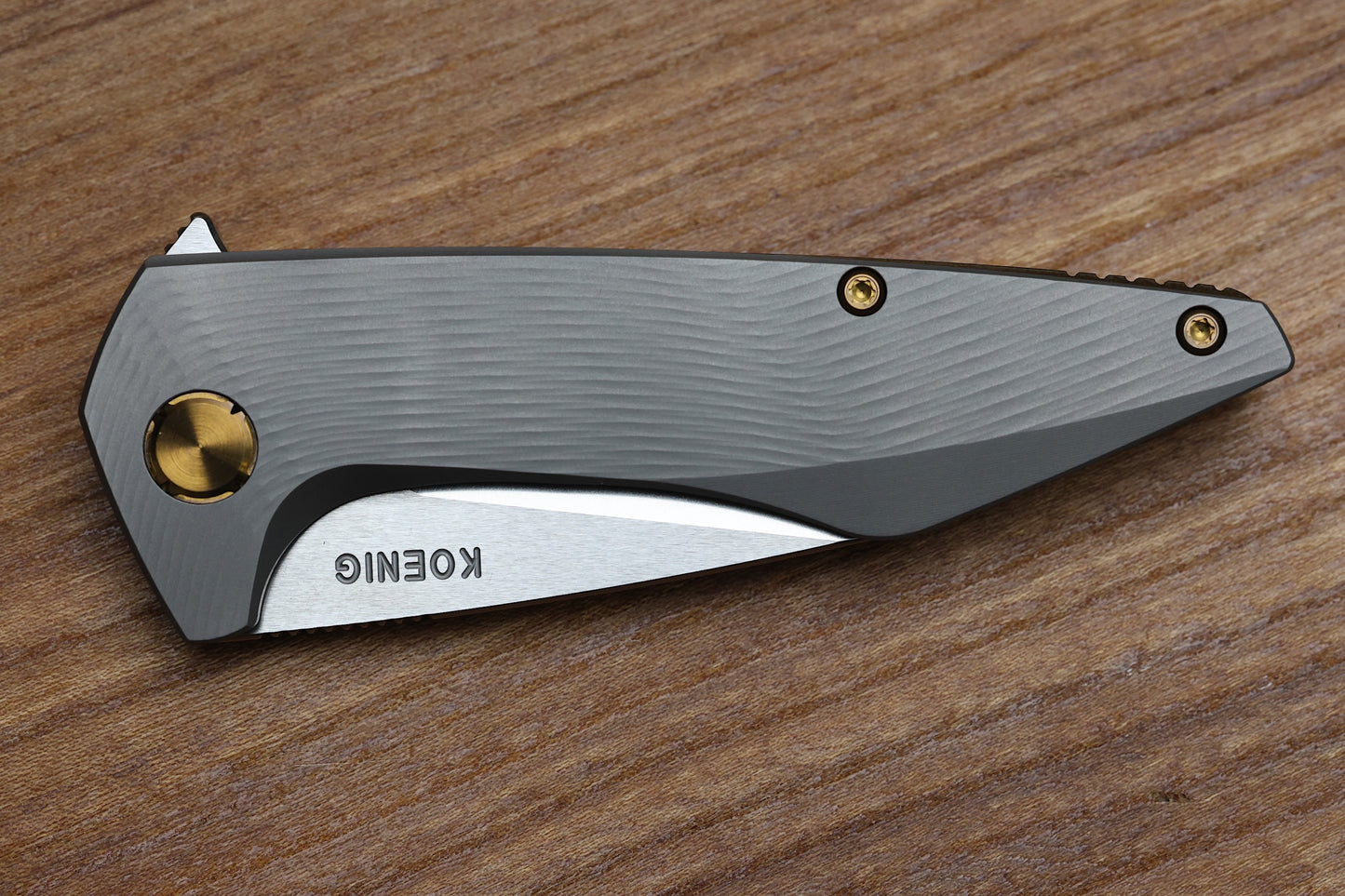 KOENIG MINI GOBLIN - SEA PATTERN TITANIUM HANDLE - BRIGHTWASHED W/ POLISHED FLATS M390 BLADE