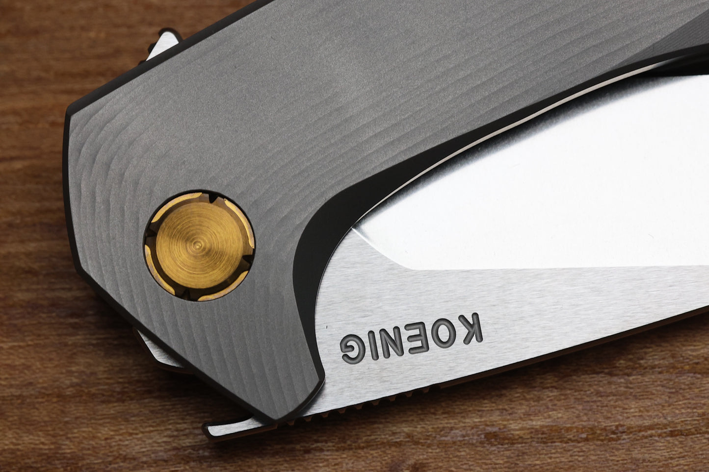 KOENIG MINI GOBLIN - SEA PATTERN TITANIUM HANDLE - BRIGHTWASHED W/ POLISHED FLATS M390 BLADE