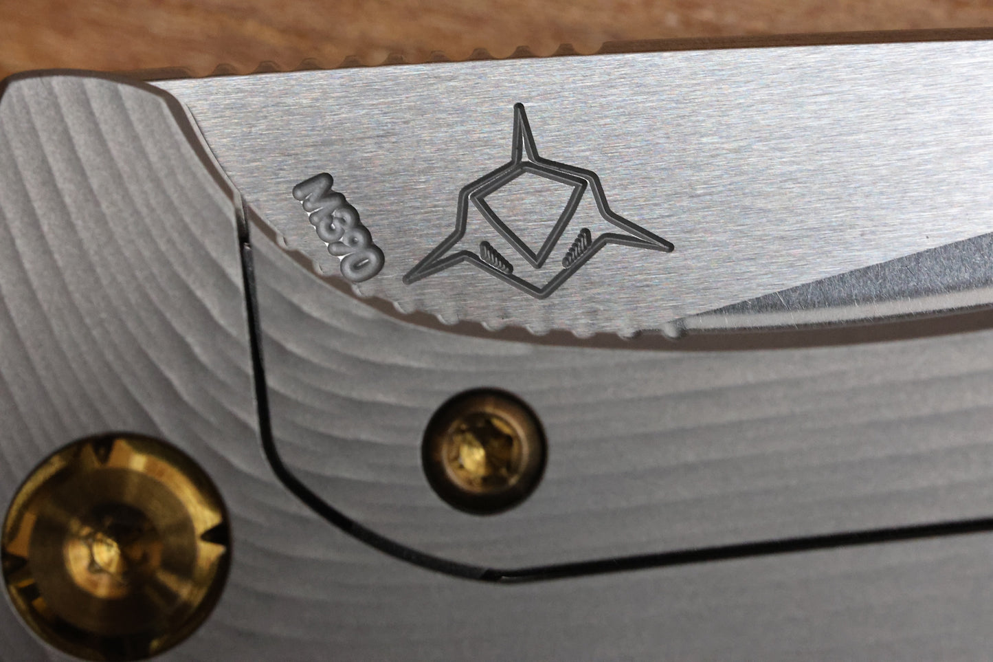 KOENIG MINI GOBLIN - SEA PATTERN TITANIUM HANDLE - BRIGHTWASHED W/ POLISHED FLATS M390 BLADE