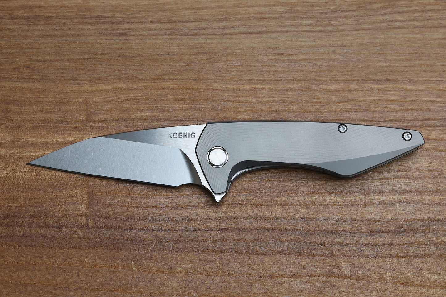 KOENIG MINI GOBLIN - SEA PATTERN TITANIUM HANDLE - BRIGHTWASHED W/ POLISHED FLATS M390 BLADE