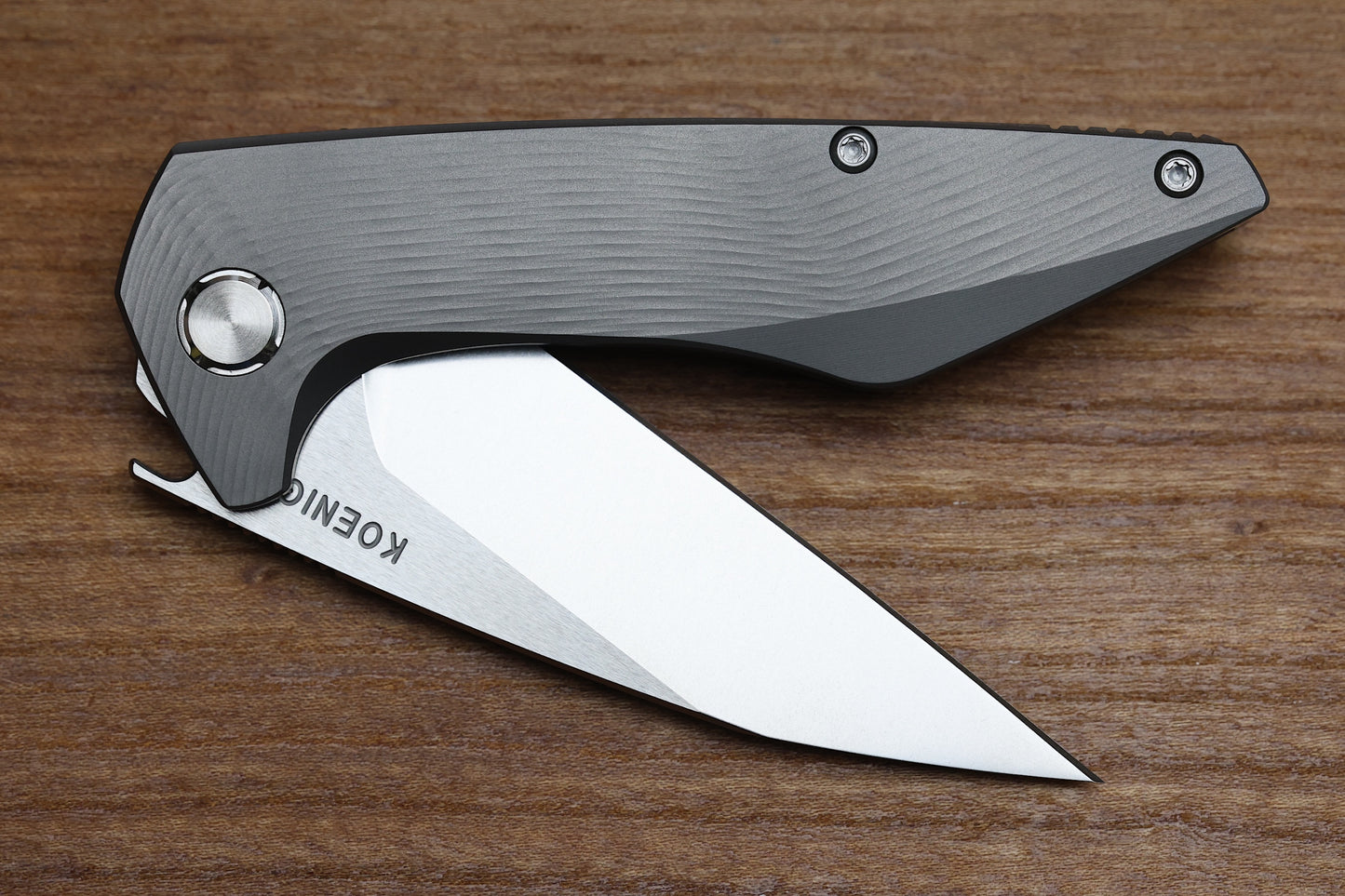 KOENIG MINI GOBLIN - SEA PATTERN TITANIUM HANDLE - BRIGHTWASHED W/ POLISHED FLATS M390 BLADE