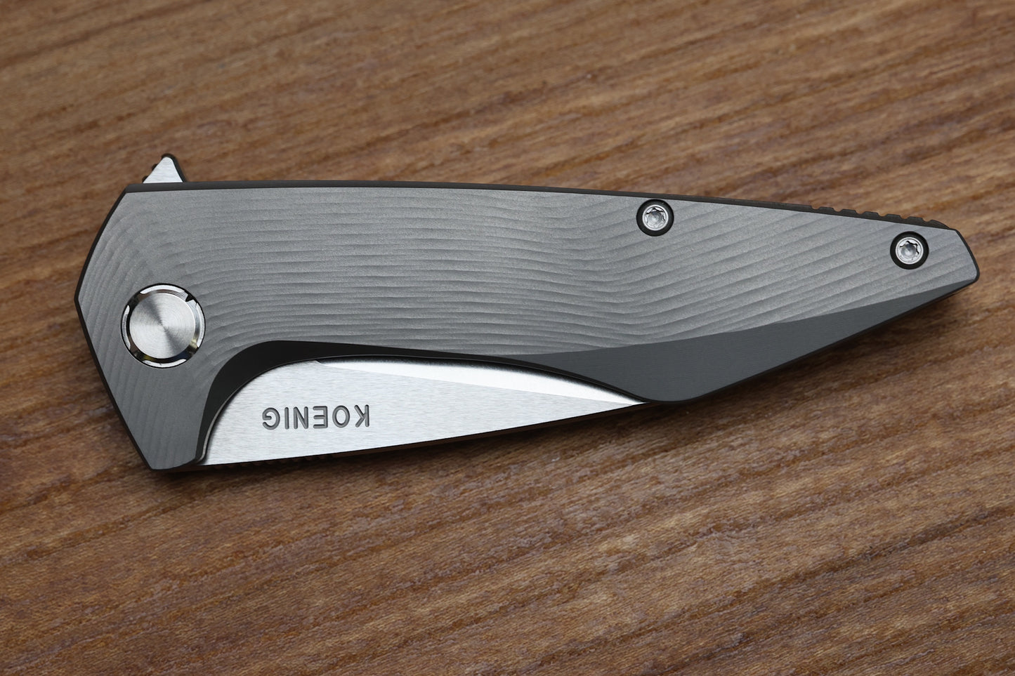 KOENIG MINI GOBLIN - SEA PATTERN TITANIUM HANDLE - BRIGHTWASHED W/ POLISHED FLATS M390 BLADE