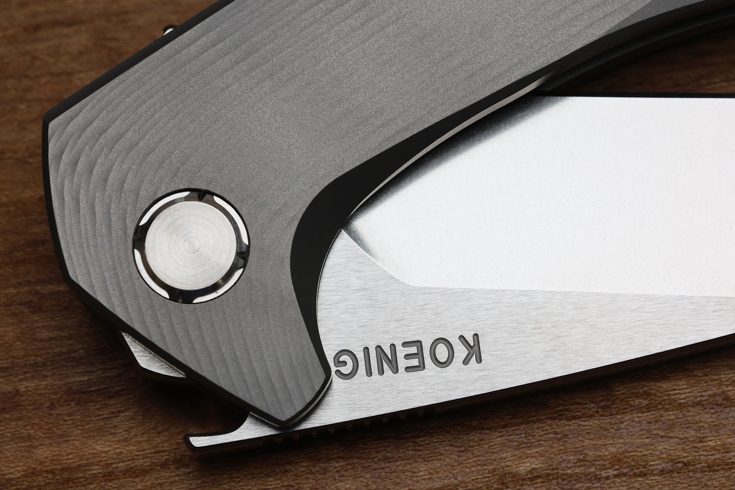 KOENIG MINI GOBLIN - SEA PATTERN TITANIUM HANDLE - BRIGHTWASHED W/ POLISHED FLATS M390 BLADE
