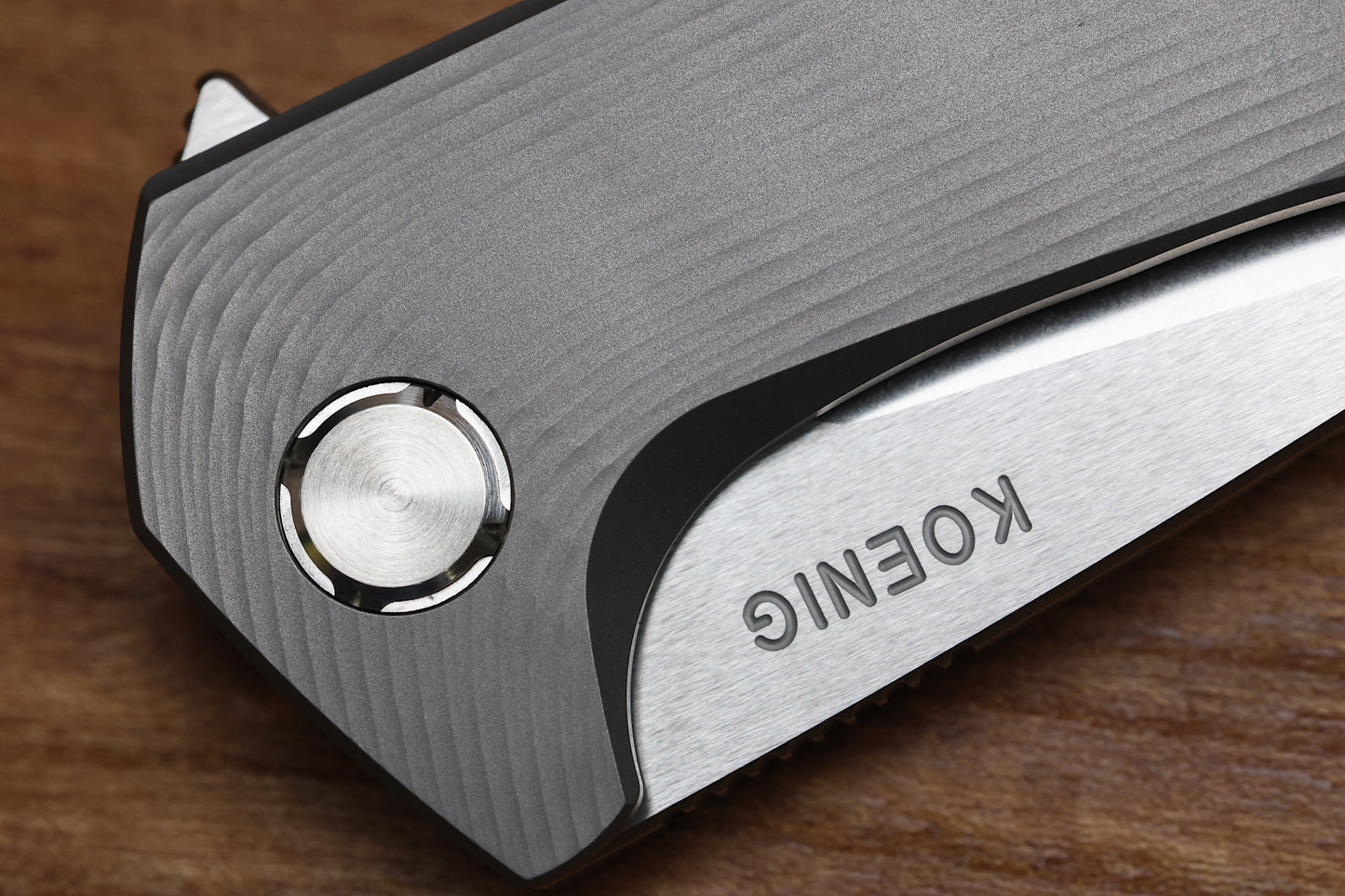 KOENIG MINI GOBLIN - SEA PATTERN TITANIUM HANDLE - BRIGHTWASHED W/ POLISHED FLATS M390 BLADE