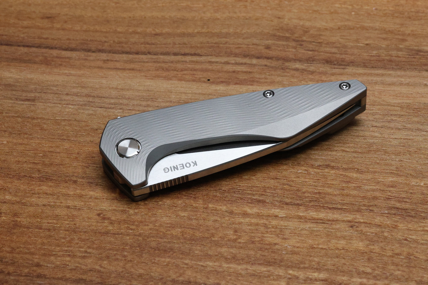KOENIG MINI GOBLIN - SEA PATTERN TITANIUM HANDLE - BRIGHTWASHED W/ POLISHED FLATS M390 BLADE
