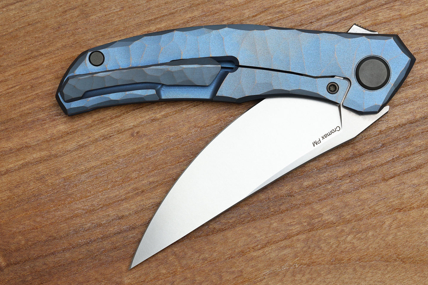 SHIROGOROV KNIVES / RIP KNIVES QUANTUM “BLUE MACHINE” – CROMAX PM BLADE – MRBS