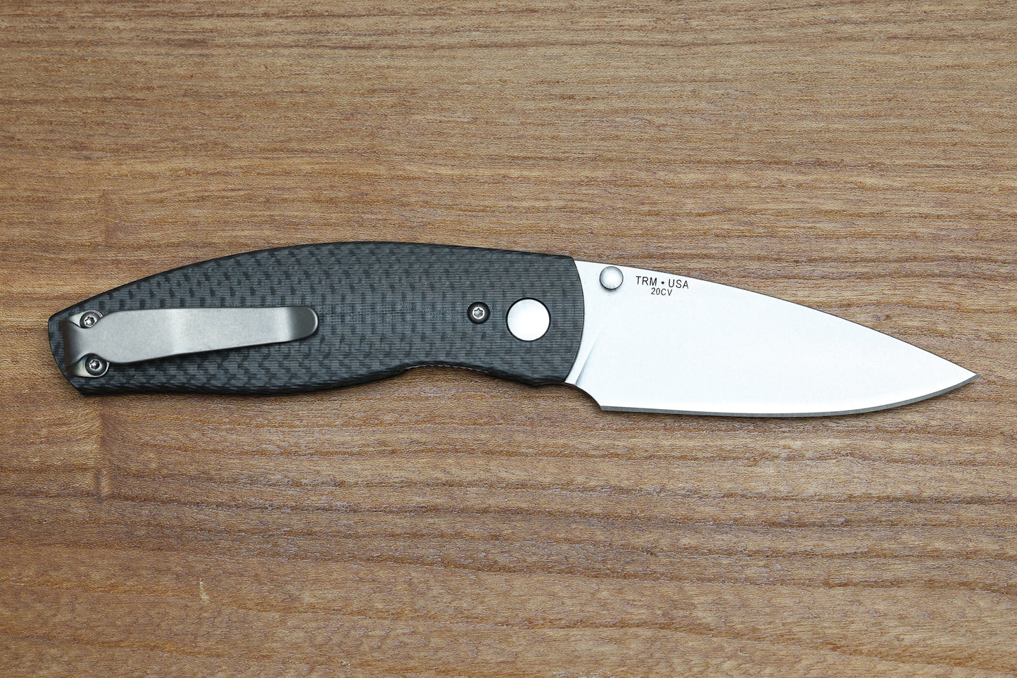 THREE RIVERS MANUFACTURING NEUTRON 2 FOLDING KNIFE SMOOTH CARBON FIBER 3" 20CV STONEWASH