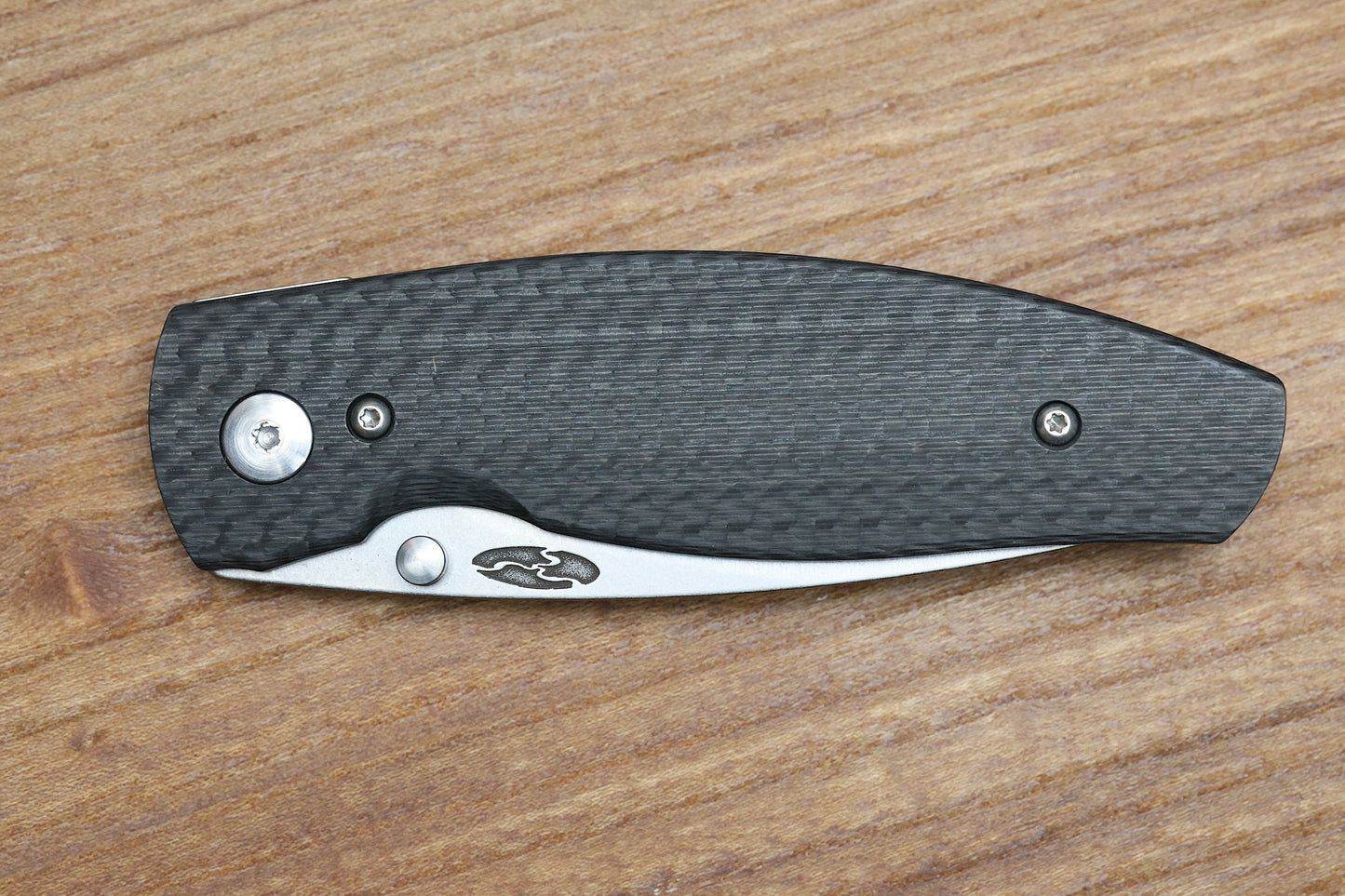 THREE RIVERS MANUFACTURING NEUTRON 2 FOLDING KNIFE SMOOTH CARBON FIBER 3" 20CV STONEWASH
