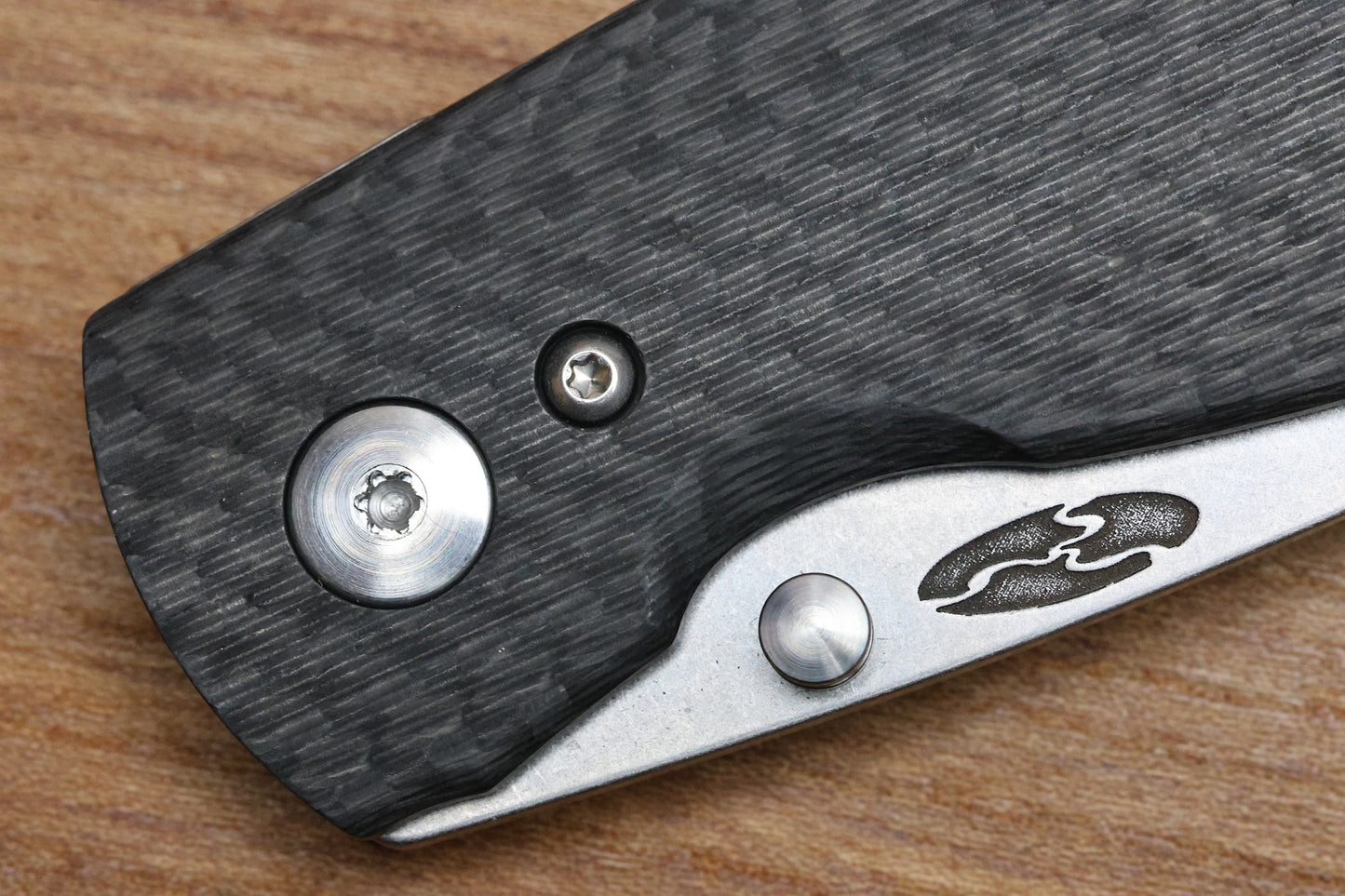 THREE RIVERS MANUFACTURING NEUTRON 2 FOLDING KNIFE SMOOTH CARBON FIBER 3" 20CV STONEWASH