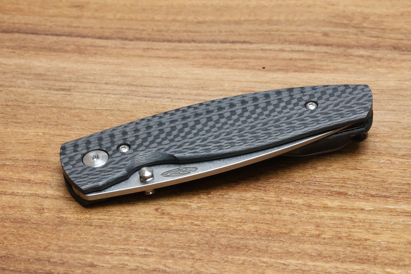 THREE RIVERS MANUFACTURING NEUTRON 2 FOLDING KNIFE SMOOTH CARBON FIBER 3" 20CV STONEWASH