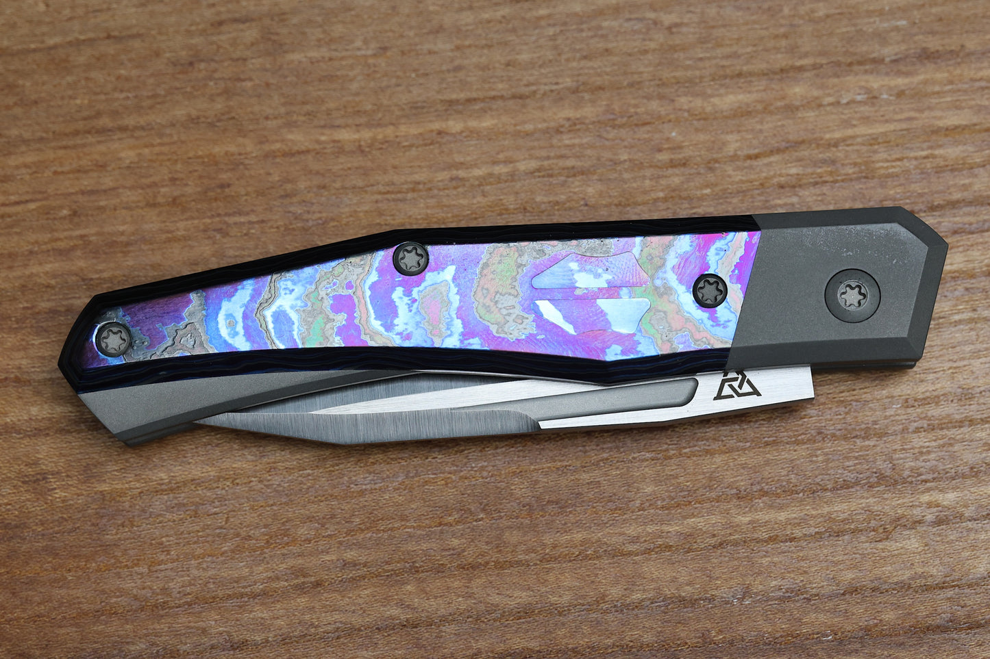 SUPRLATIV CRUZADOR ZIRCUTI WITH MOKUTI SHIELD