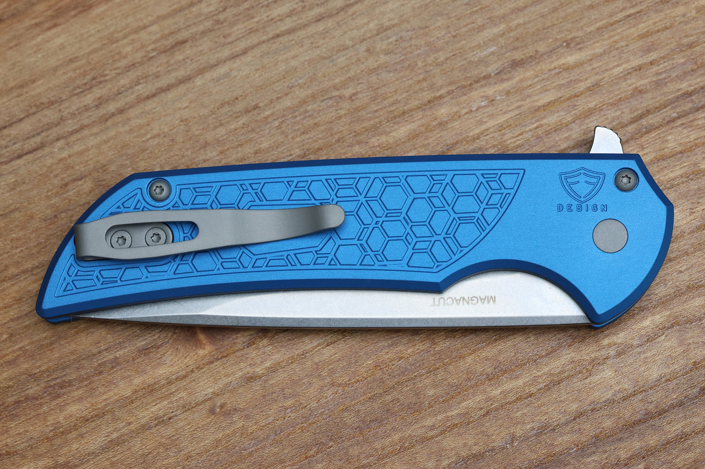 MORDAX - BLUE "GRIDLOCK" TEXTURED HANDLE - STONEWASH MAGNACUT BLADE - MX105-BLUE-GRIDLOCK