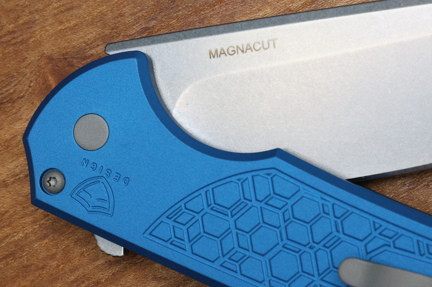 MORDAX - BLUE "GRIDLOCK" TEXTURED HANDLE - STONEWASH MAGNACUT BLADE - MX105-BLUE-GRIDLOCK