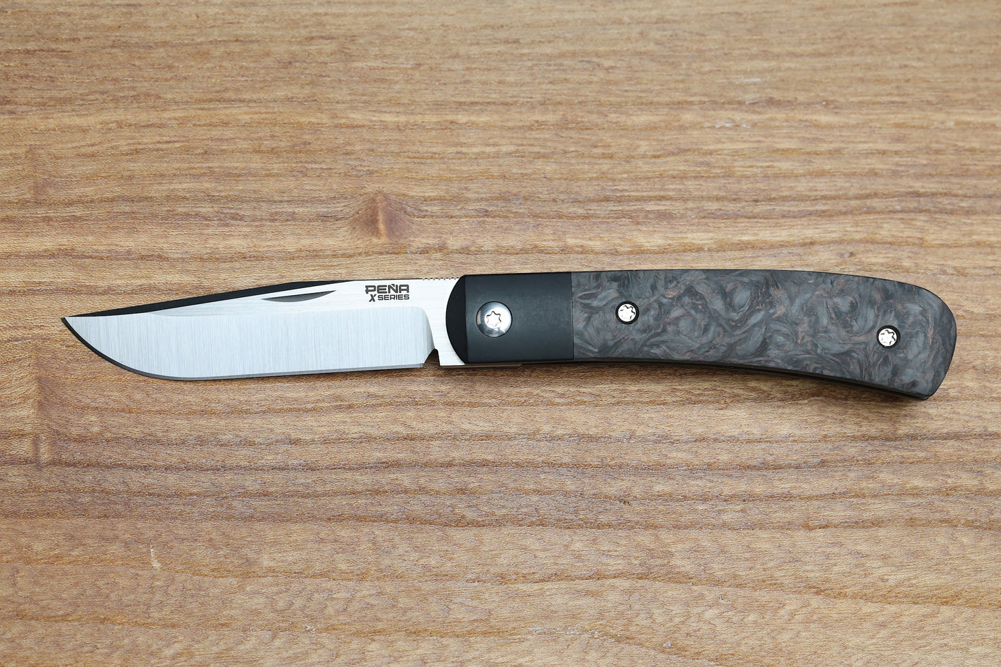 PENA X SERIES TRAPPER - COPPER DARK MATTER FAT CARBON PVD HANDLE M390 BLADE
