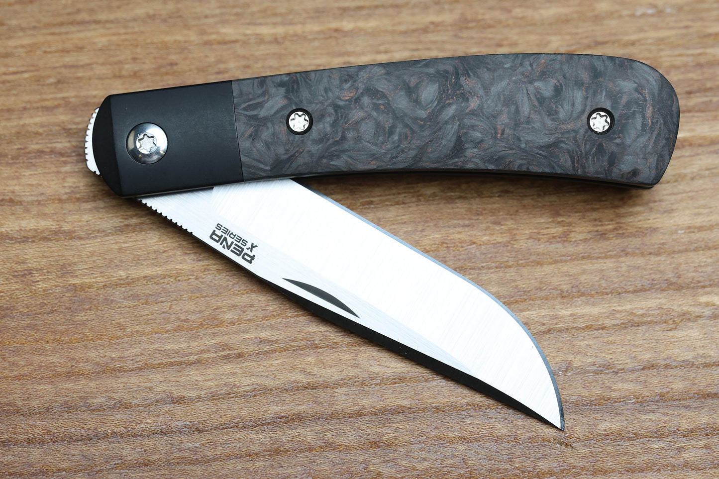 PENA X SERIES TRAPPER - COPPER DARK MATTER FAT CARBON PVD HANDLE M390 BLADE