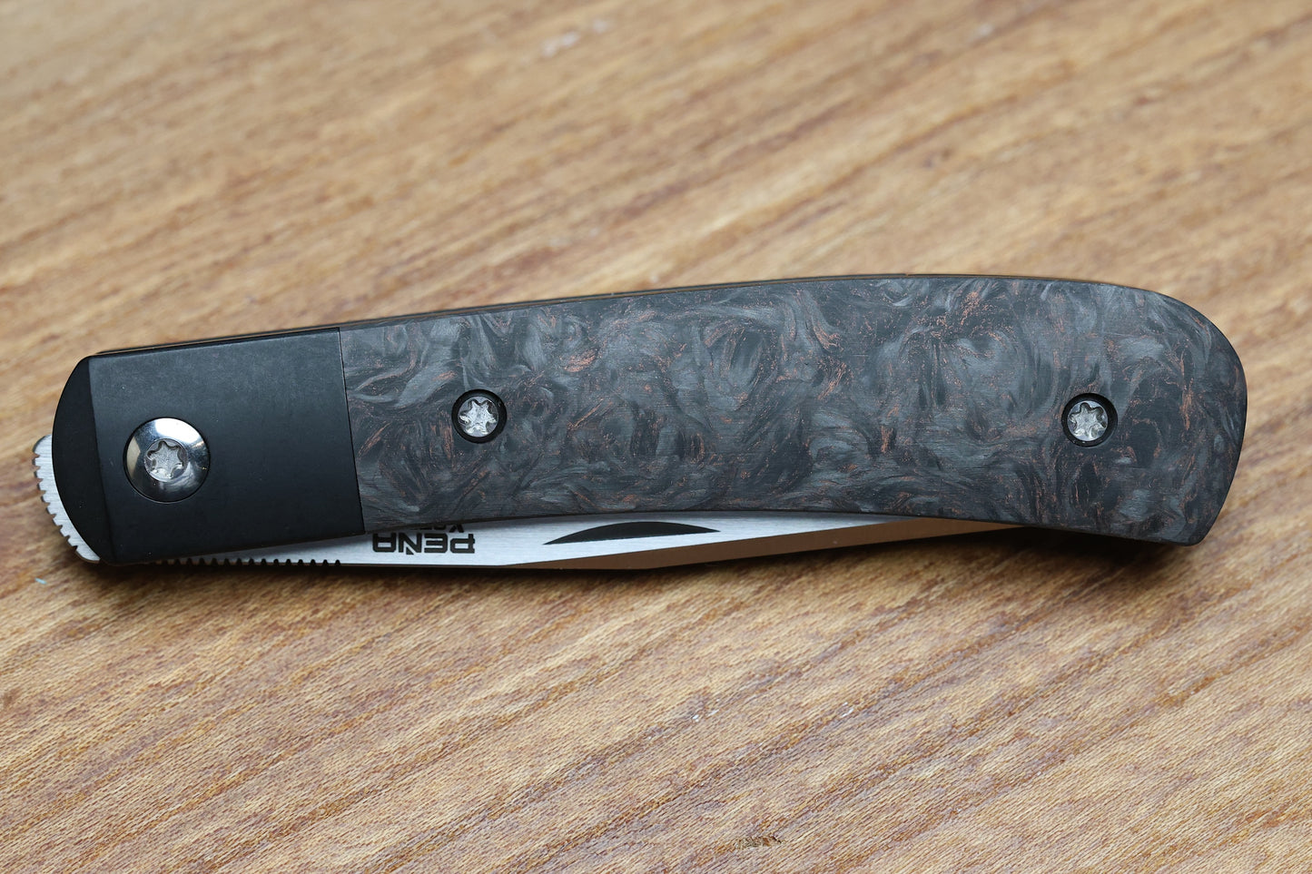 PENA X SERIES TRAPPER - COPPER DARK MATTER FAT CARBON PVD HANDLE M390 BLADE