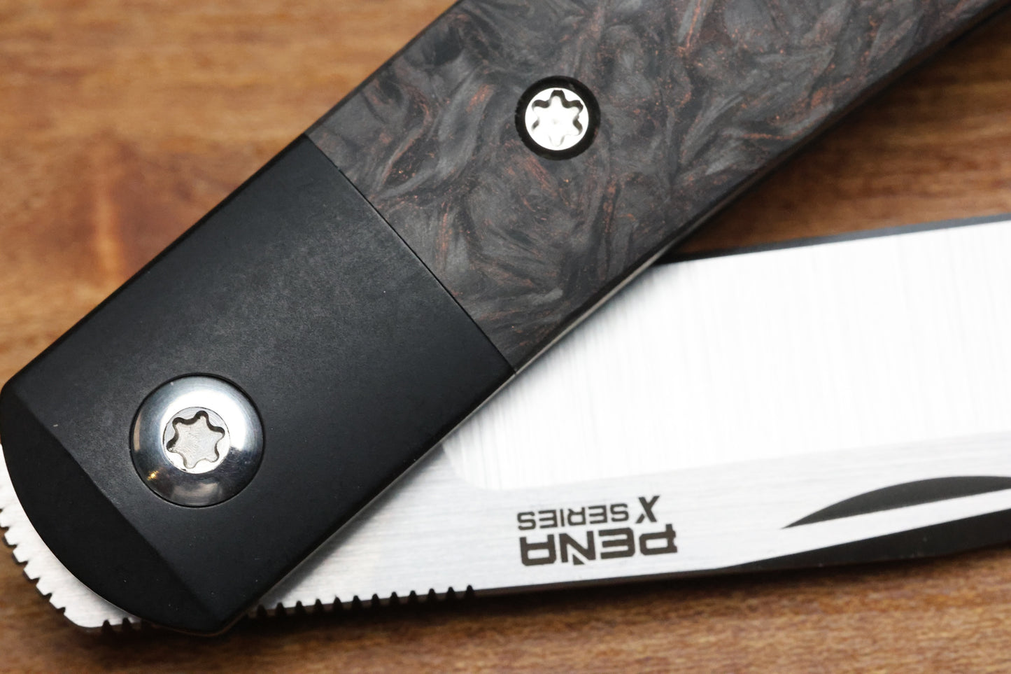PENA X SERIES TRAPPER - COPPER DARK MATTER FAT CARBON PVD HANDLE M390 BLADE