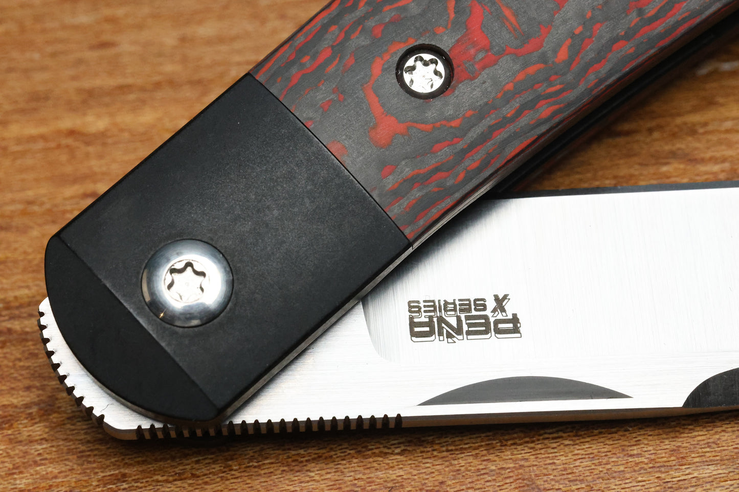 PENA X SERIES APACHE- RED FAT CARBON PVD M390 BLADE