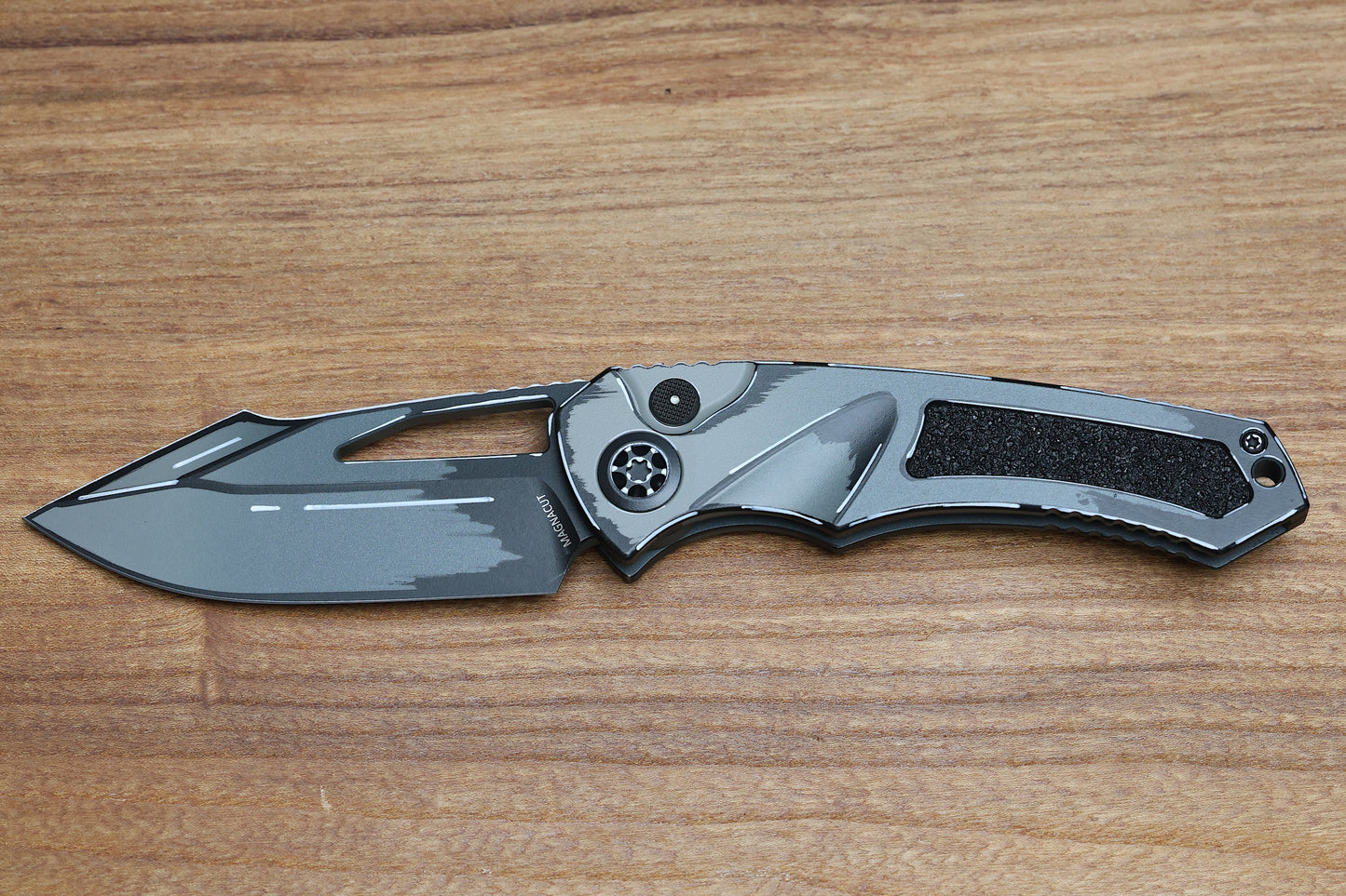 HERETIC KNIVES PARIAH M/A BUTTON LOCK CEL SHADE GRAY ALUMINUM HANDLES W/ MAGNACUT & TRITIUM INLAID BUTTON