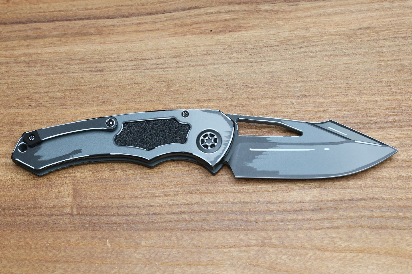 HERETIC KNIVES PARIAH M/A BUTTON LOCK CEL SHADE GRAY ALUMINUM HANDLES W/ MAGNACUT & TRITIUM INLAID BUTTON