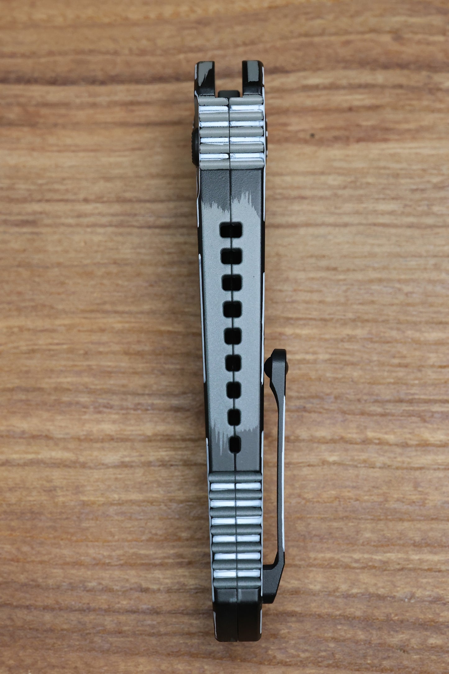 HERETIC KNIVES PARIAH M/A BUTTON LOCK CEL SHADE GRAY ALUMINUM HANDLES W/ MAGNACUT & TRITIUM INLAID BUTTON