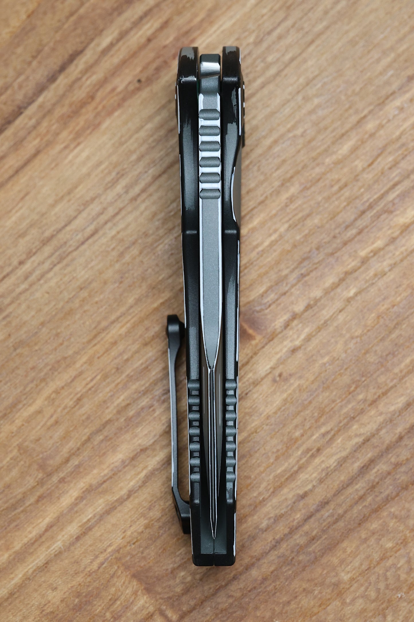 HERETIC KNIVES PARIAH M/A BUTTON LOCK CEL SHADE GRAY ALUMINUM HANDLES W/ MAGNACUT & TRITIUM INLAID BUTTON