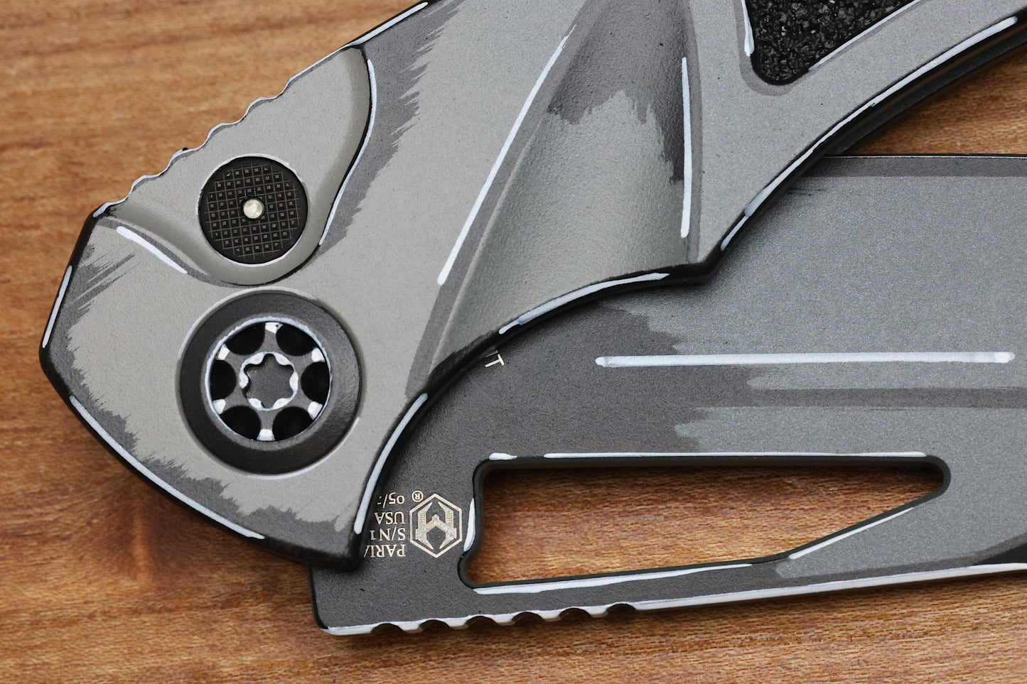 HERETIC KNIVES PARIAH M/A BUTTON LOCK CEL SHADE GRAY ALUMINUM HANDLES W/ MAGNACUT & TRITIUM INLAID BUTTON