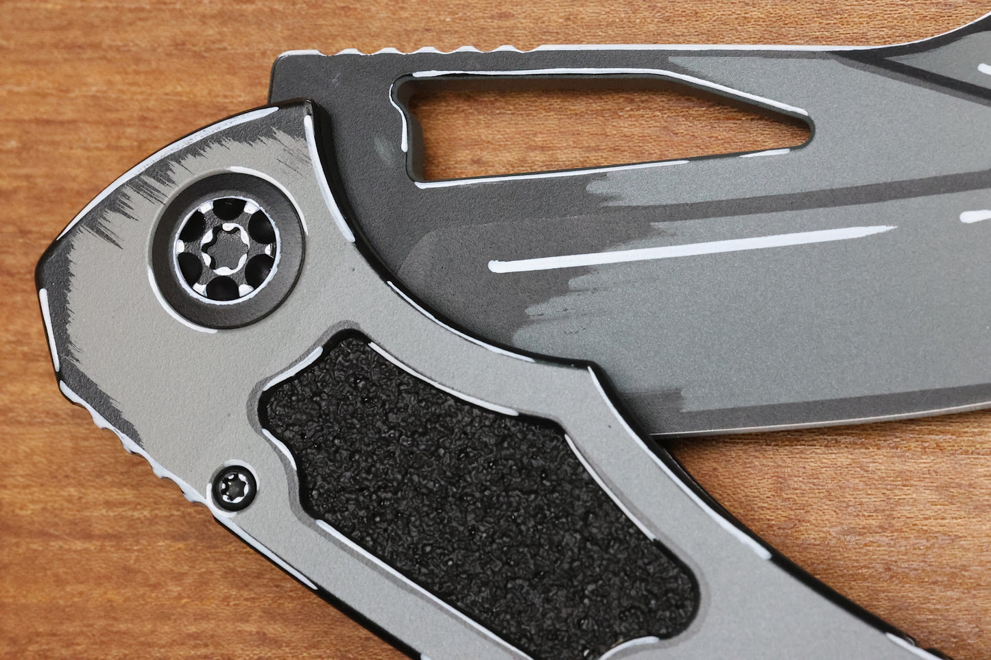 HERETIC KNIVES PARIAH M/A BUTTON LOCK CEL SHADE GRAY ALUMINUM HANDLES W/ MAGNACUT & TRITIUM INLAID BUTTON