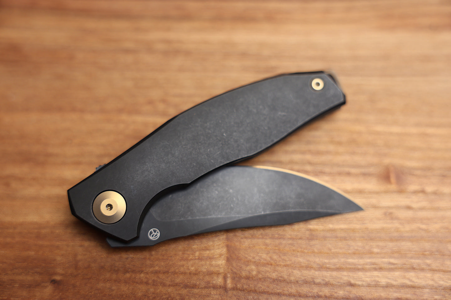 RECONNAISSANCE ADZIN FLIPPER – PVD M390 BLADE – PVD TITANIUM HANDLE W/ BRONZE ACCENTS