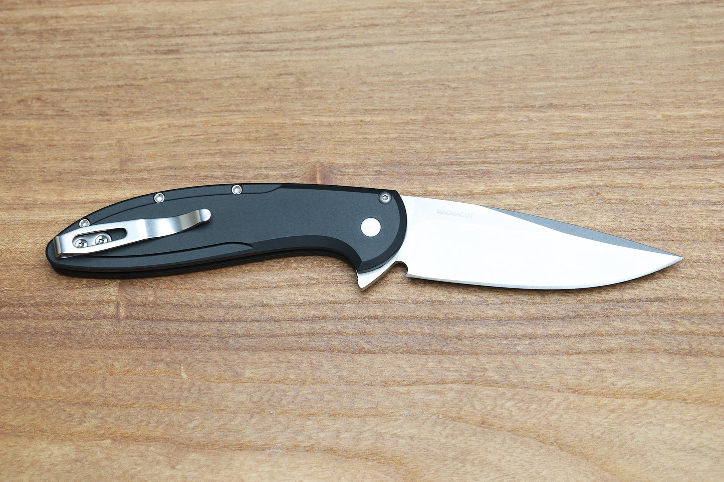 PRO-TECH CAMBRIA 2 - CF2101-LTD TC RED - BLACK ALUMINUM HANDLE - RED TECHOCARBO INLAY - MAGNACUT BLADE