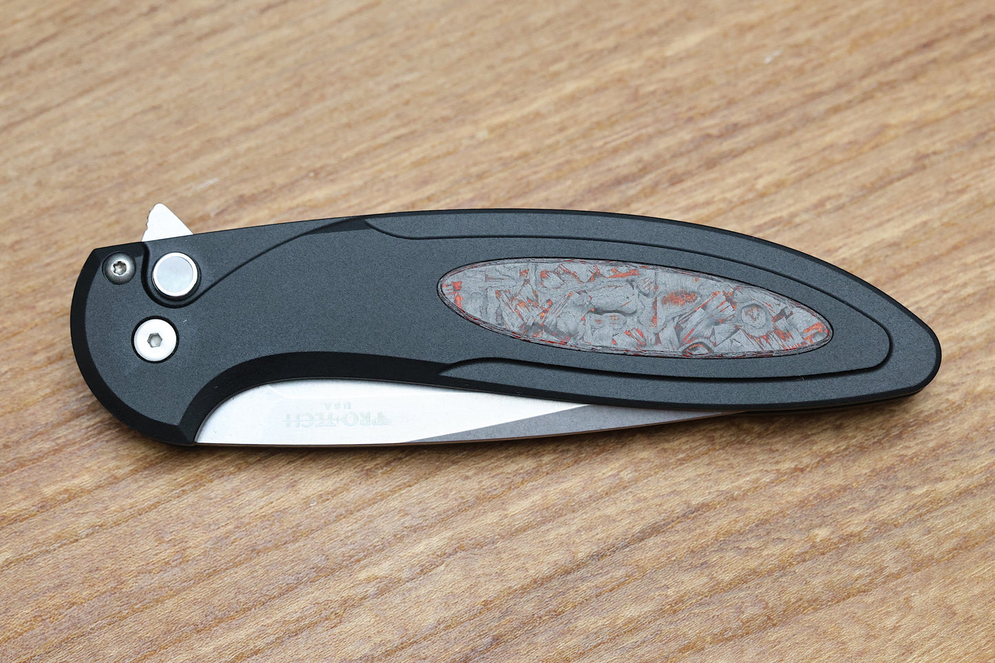 PRO-TECH CAMBRIA 2 - CF2101-LTD TC RED - BLACK ALUMINUM HANDLE - RED TECHOCARBO INLAY - MAGNACUT BLADE