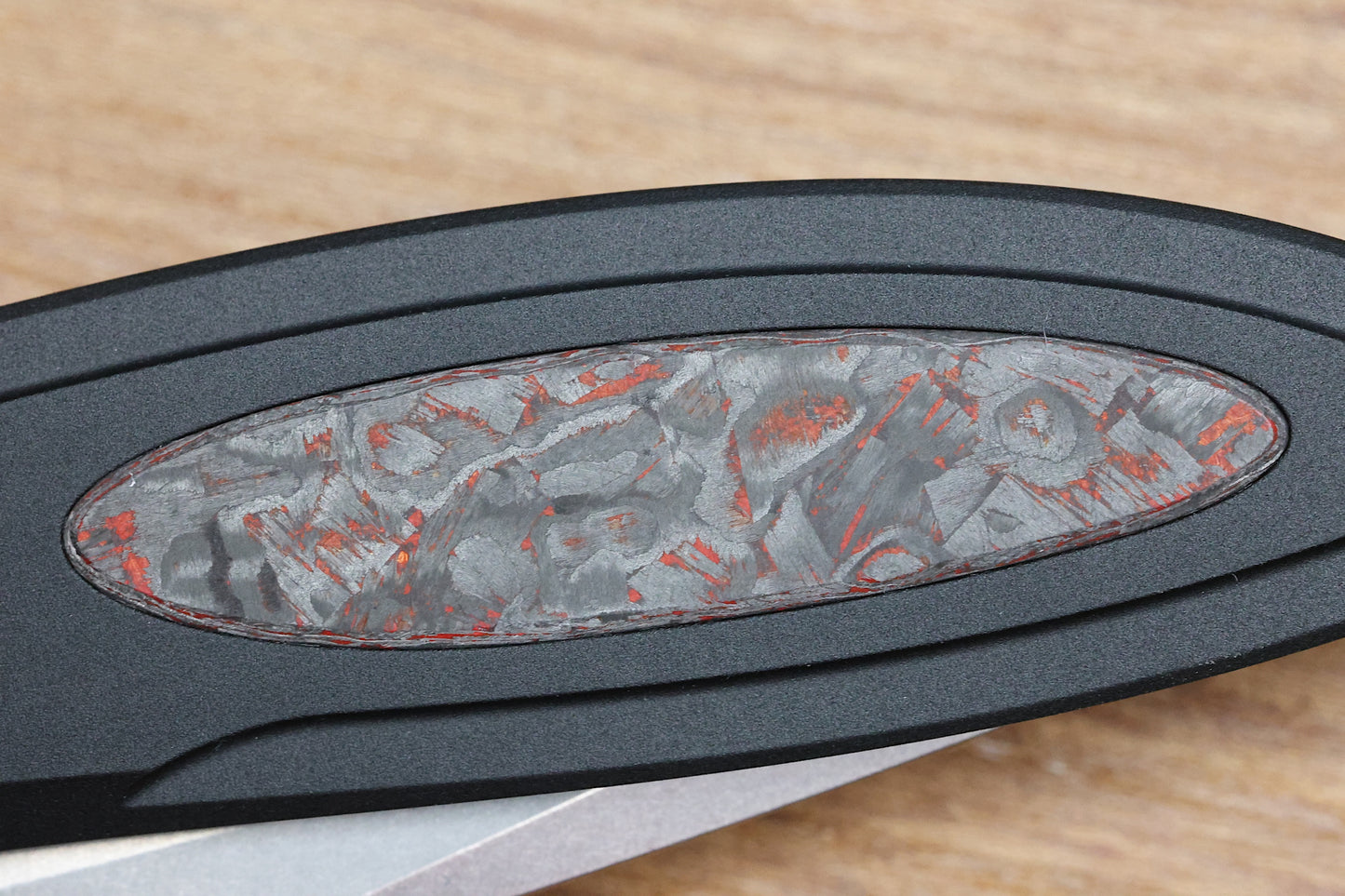PRO-TECH CAMBRIA 2 - CF2101-LTD TC RED - BLACK ALUMINUM HANDLE - RED TECHOCARBO INLAY - MAGNACUT BLADE