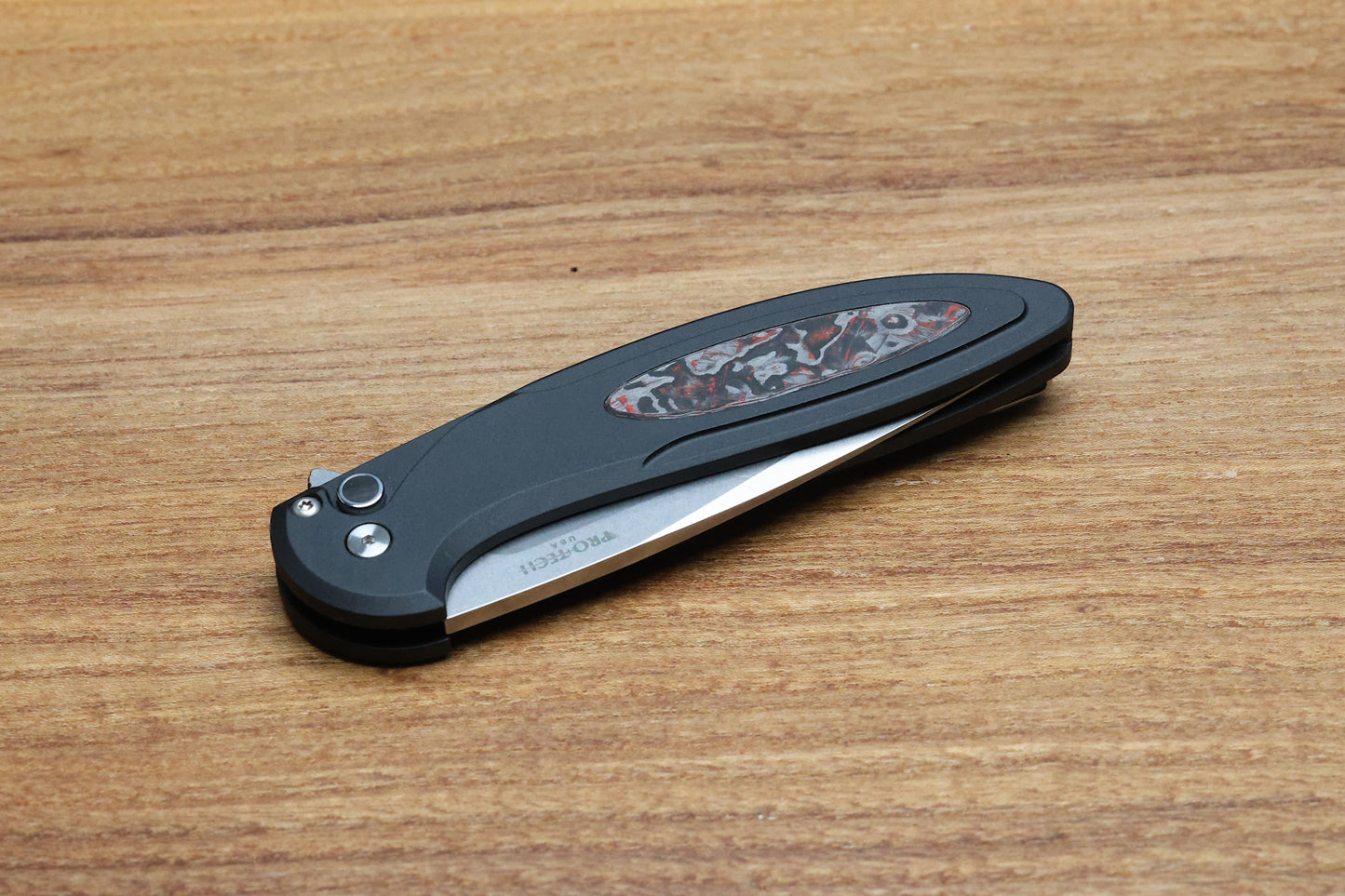 PRO-TECH CAMBRIA 2 - CF2101-LTD TC RED - BLACK ALUMINUM HANDLE - RED TECHOCARBO INLAY - MAGNACUT BLADE