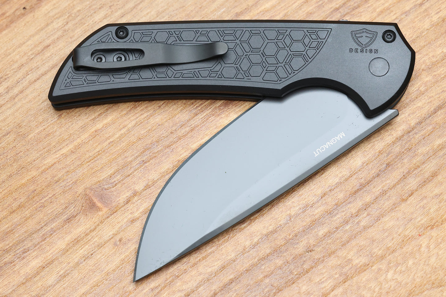 PRO-TECH MORDAX BLACK GRIDLOCK HANDLE W/ DLC MAGNACUT MX106-GRIDLOCK